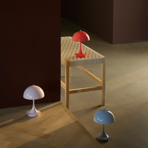 Prenosná lampa Panthella 160, Chrome opal beige – Louis Poulsen