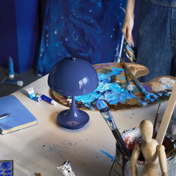 Prenosná lampa Panthella 160, Chrome opal beige – Louis Poulsen
