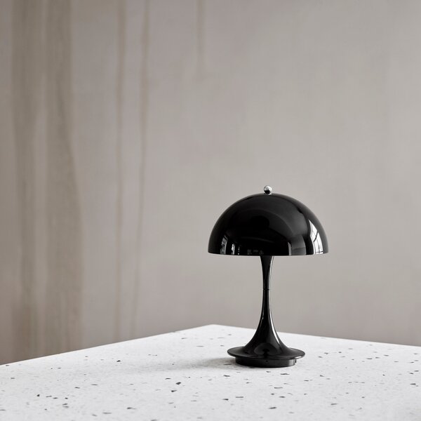 Prenosná lampa Panthella 160, Chrome opal beige – Louis Poulsen