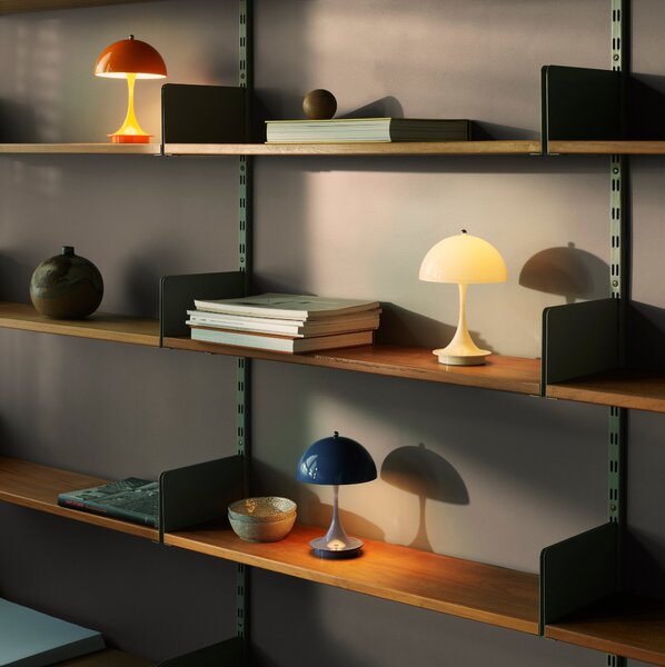 Prenosná lampa Panthella 160, Chrome opal beige – Louis Poulsen