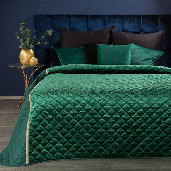 Dekorstudio Luxusný zamatový prehoz na posteľ KRISTIN v tmavo zelenej farbe