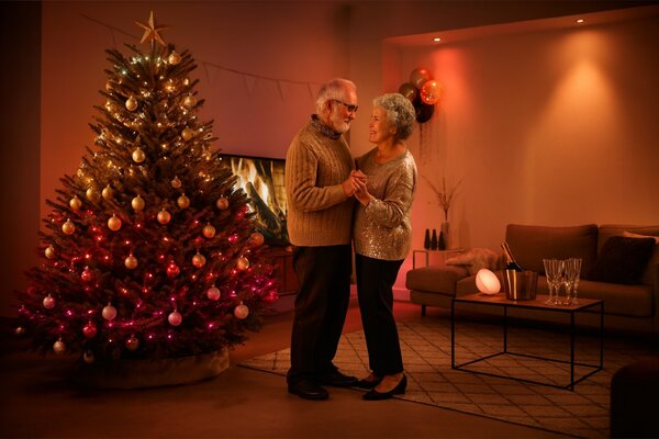8720169246621 PHILIPS HUE White and Color Ambiance Festavia string lights - vianočná svetelná reťaz 250 LED 20m 2000-6500K+RGB IP44/IP54 čierna