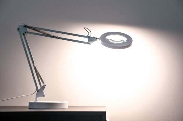 Brilagi - LED Stmievateľná stolná lampa s lupou LED/12W/5V 3000/4200/6000K biela
