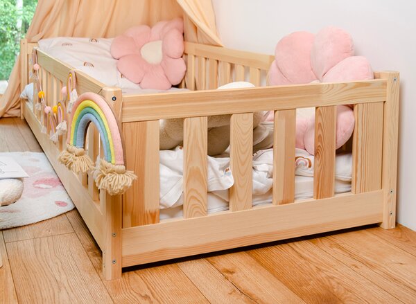 MAXMAX Detská Montessori posteľ z masívu borovice BETTY - 200x90 cm - PRÍRODNÁ