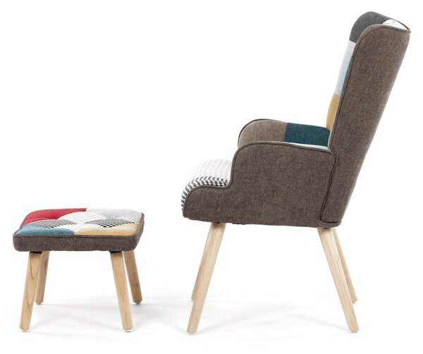 Štýlové kreslo ušiak s praktickou podnožou v patchwork prevedení, nôžky a konštrukcia z masívneho dreva v natural prevedení