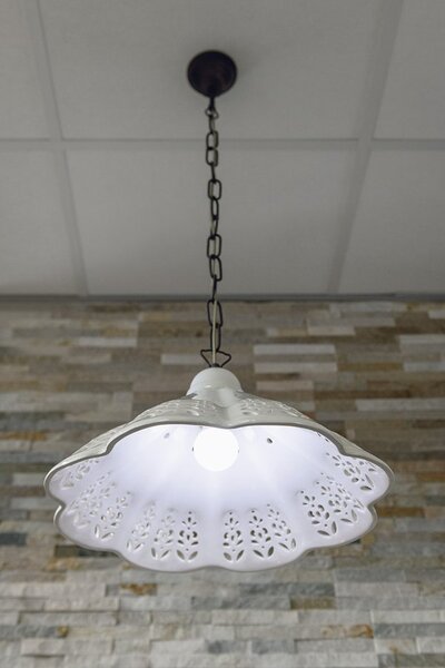 Sapho Sapho, LAMPEDUSA závesné svietidlo E27, 60W, 230V, IP21, keramické tienidlo, 39cm, mosadzná reťaz, MC011C