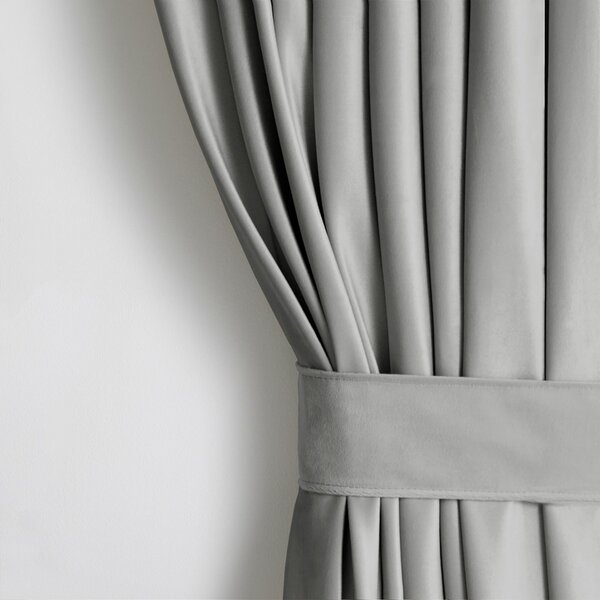 Záves AmeliaHome Velvet s multifunkčnou páskou 140x270 cm strieborný, veľkosť 140x270