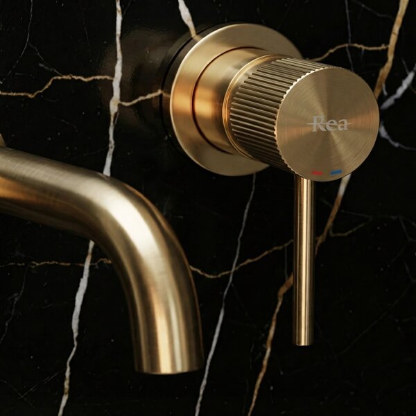 Podomietková vaňová batéria Rea Lungo Stripe Brush Gold
