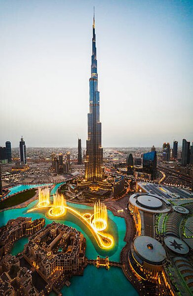 Fotografia Elevated view of Burj Khalifa at twilight, Dubai, John Harper, (26.7 x 40 cm)