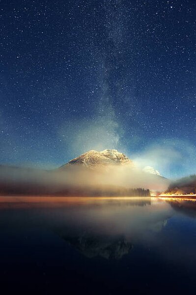 Fotografia Milky way mountain lake, Songquan Deng, (26.7 x 40 cm)