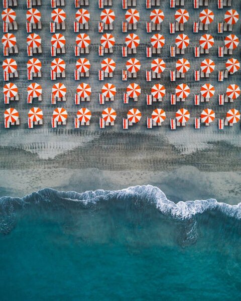 Umelecká fotografie Aerial shot showing rows of beach, Abstract Aerial Art, (30 x 40 cm)