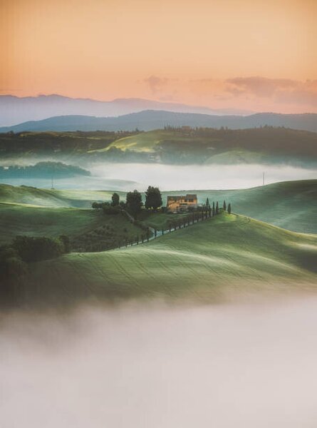 Umelecká fotografie Tuscany sunrise landscape view of green, serts, (30 x 40 cm)