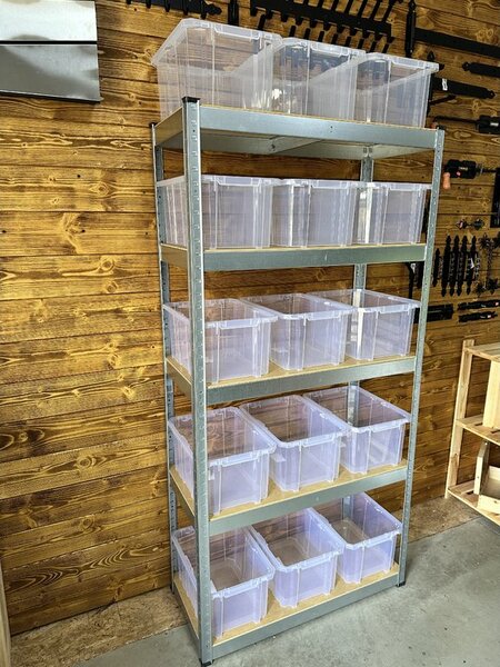Akciový balíček - Kovový regál ECONOMY 180x90x40 + plastové úložné boxy 15 kusov