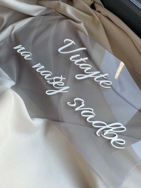 Akrylová svadobná tabuľa "Vitajte na našej svadbe" – 3D nápis, 30 × 60 cm