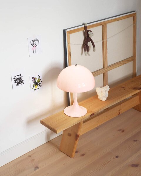 Louis Poulsen Prenosná lampa Panthella 250, opal pale rose 5744172969