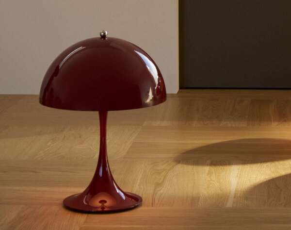Louis Poulsen Prenosná lampa Panthella 250, opaque burgundy 5744173052