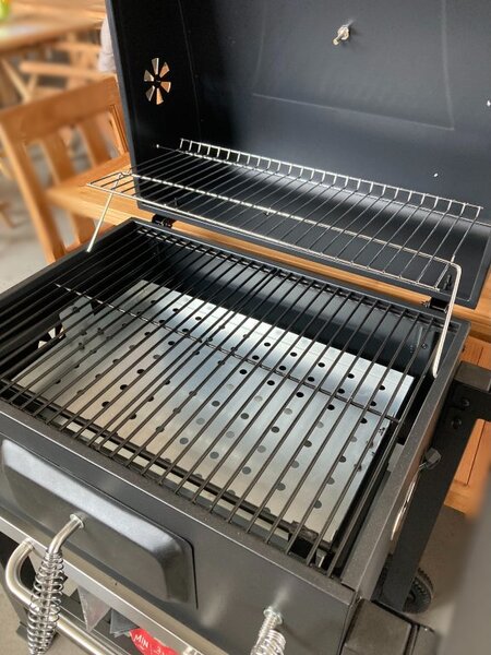 Noela BBQ gril na drevené uhlie