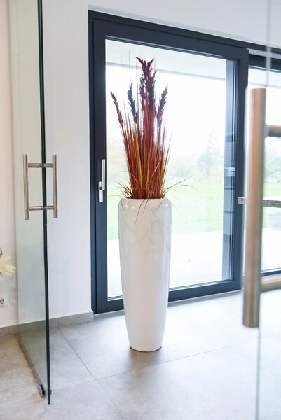 Exkluzívny kvetináč CAVITA, sklolaminát, výška 97 cm, biely mramor, lesk
