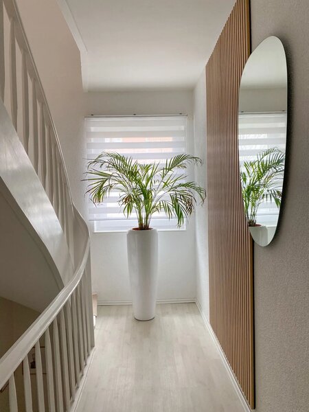 Exkluzívny kvetináč CAVITA, sklolaminát, výška 97 cm, biely mramor, lesk