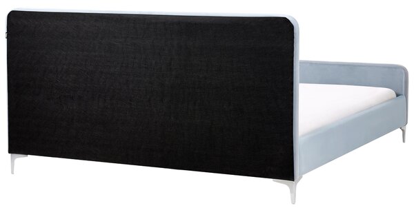 Posteľ svetlomodrá zamatové čalúnenie 180 x 200 cm prešívané čelo kovové nohy lamelový rošt moderný dizajn spálňa