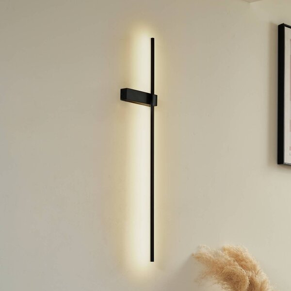 Nástenné svetlo Lindby Natsumi, čierna, hliník, 90 cm, Čierna, Obývacia izba / jedáleň, Hliník, Moderný, Nástenné svietidlo