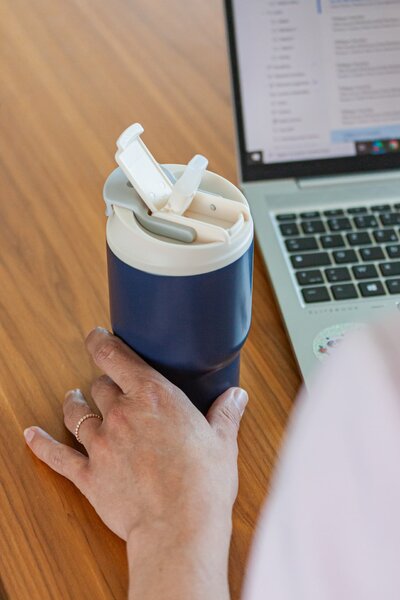Termohrnček s viečkom a slamkou Travel Infinity Blue 600 ml