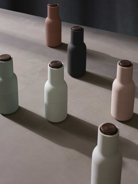 Mlynček na soľ a korenie Bottle Ash/Carbon Walnut – set 2 ks