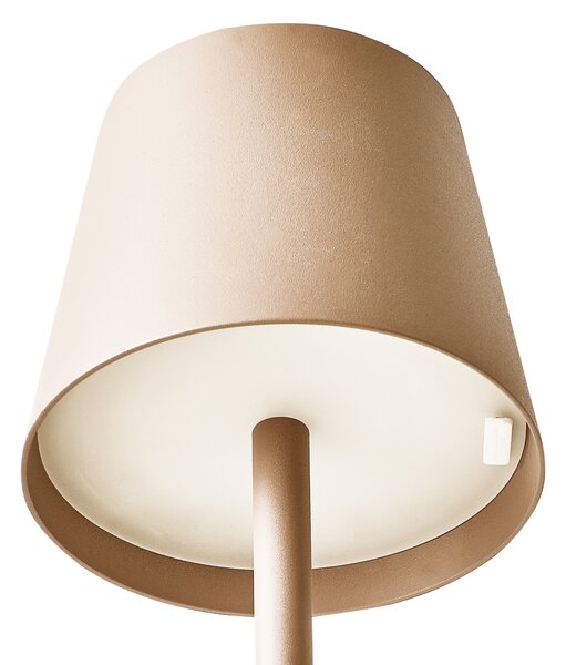 Stolná lampa oranžová hliníková s dotykovým vypínačom nabíjanie cez USB kábel bezdrôtová moderný štýl interiér exteriér