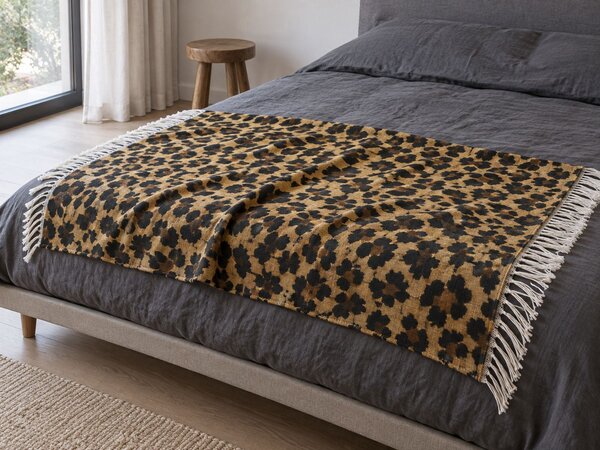 Prikrývka hnedá a čierna akryl polyester 130 x 170 cm zvierací vzor strapce moderný štýl obývacia izba spálňa