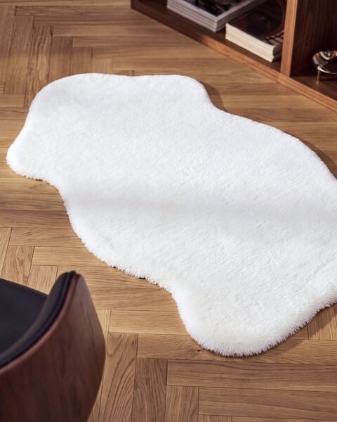 Koberec béžový umelá zajačia kožušina polyester 60 x 90 cm obývacia izba spálňa moderný bytový doplnok