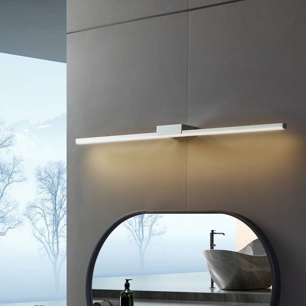 Lucande Zrkadlová lampa LED Kivana, chróm, kov, 90 cm, IP44, Chrómová / strieborná, Kúpeľňa, Hliník, Moderný, Nástenné svietidlo