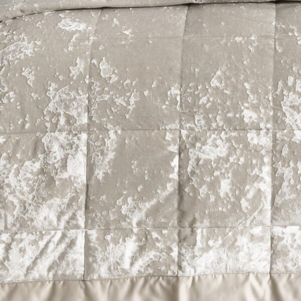 Béžový zamatový prešívaný prehoz na dvojlôžko 220x220 cm Crushed - Catherine Lansfield