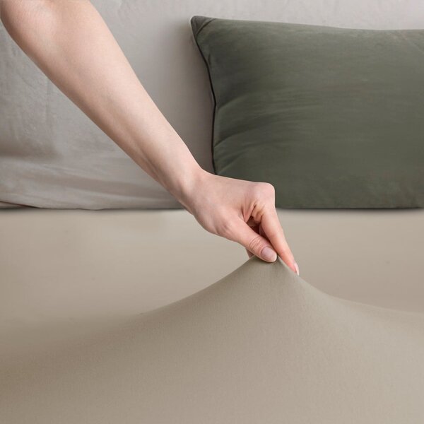 Svetlohnedá napínacia plachta jersey 180x200 cm Amber – Restilo