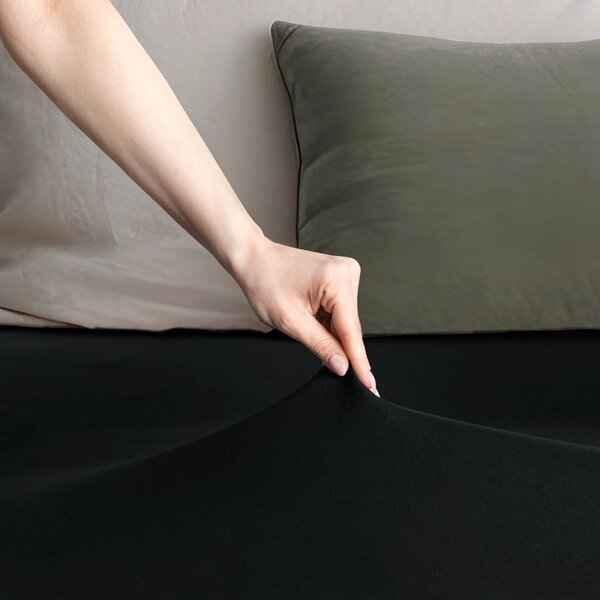Čierna napínacia plachta jersey 180x200 cm Amber – Restilo
