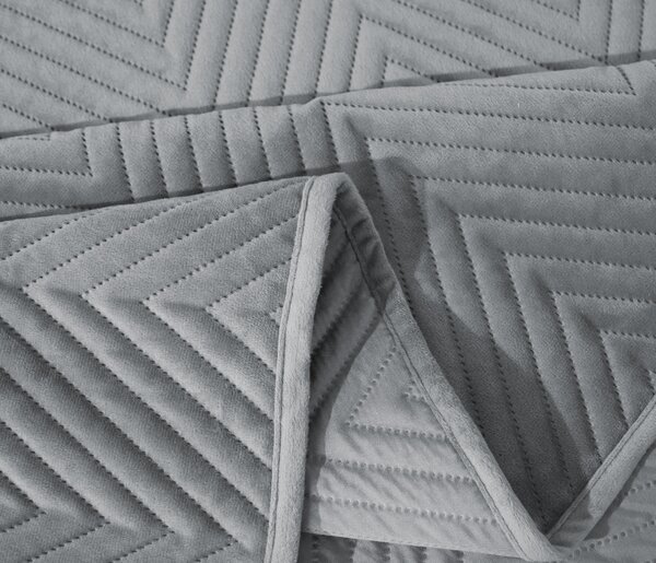 Sivý zamatový prehoz na posteľ ARROW VELVET Rozmer: 200 x 220 cm