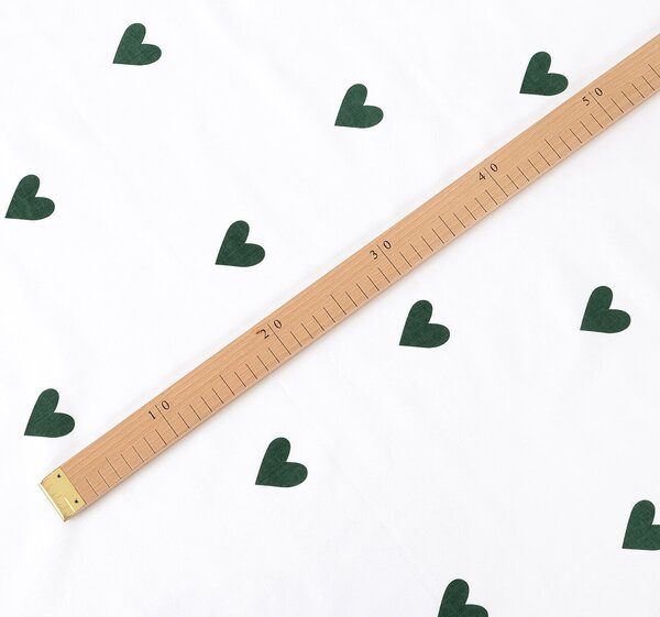 Goldea vianočné bavlnené plátno - tmavo zelené srdiečka na bielej 160 cm
