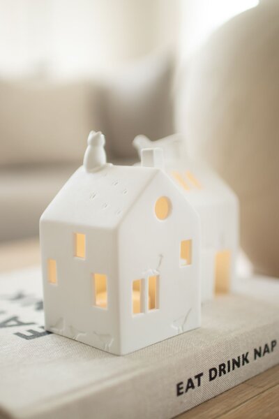 Porcelánový lampáš Cat on the Roof