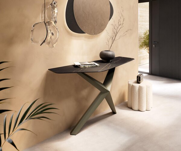 DELIFE Konzolový stolík Edge polygonálny 140×50 cm keramika Laminam® Noir Desir hnedá Zentharo kov titánová farba