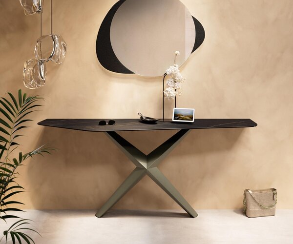 DELIFE Konzolový stolík Edge polygonálny 180×50 cm keramika Laminam® Noir Desir hnedá Zentharo kov titánová farba