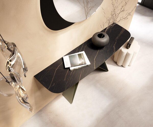 DELIFE Konzolový stolík Edge zaoblený 140×40 cm keramika Laminam® Noir Desir hnedá Velio kov titánová farba