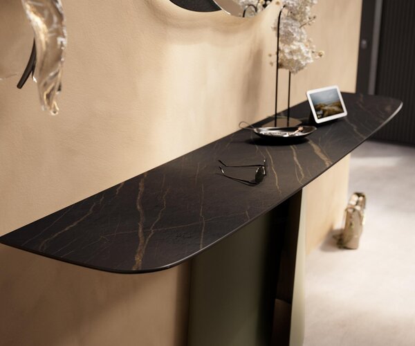 DELIFE Konzolový stolík Edge zaoblený 180×40 cm keramika Laminam® Noir Desir hnedá Livos kov titánová farba efekt