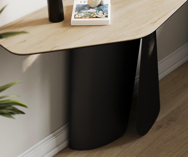 DELIFE Konzolový stolík Edge polygonálny 140×50 cm keramika Laminam® sabbia v dubovej farbe Livos kov čierna