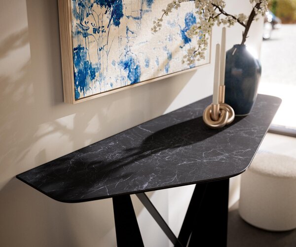 DELIFE Konzolový stolík Edge polygonálny 140×50 cm keramika Laminam® Nero Greco antracitová Spios kov čierna