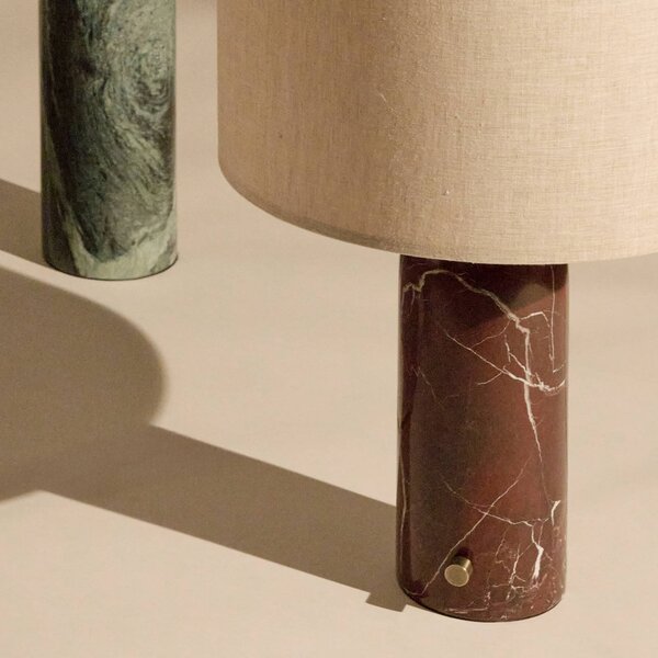 GUBI Stolová lampa Gubi Gravity Small, červený mramor, krémová plátna, Červená, Obývacia izba / jedáleň, Kameň, Dizajn, Stojacie svietidlo