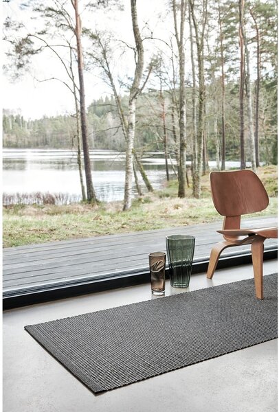 Antracitový vnútorný a vonkajší behúň 70x180 cm Emm Black Linen – Pappelina