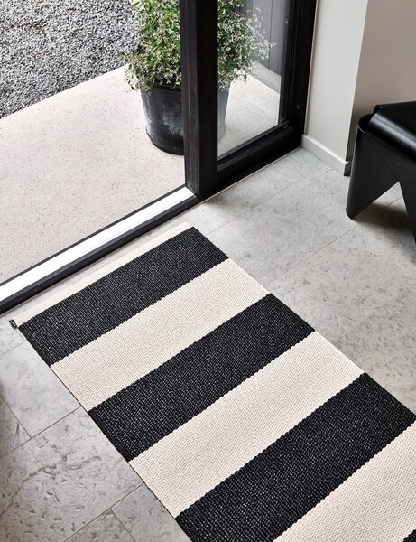 Čierno-biely vnútorný a vonkajší behúň 70x225 cm Bob Black Vanilla – Pappelina