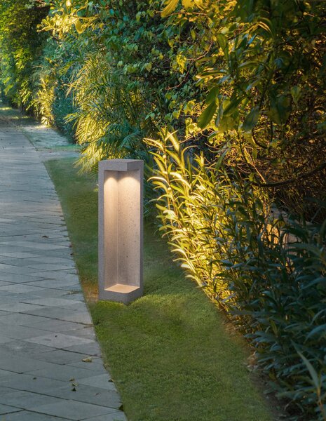 Vonkajšia záhradná lampa Grante B – Sivá