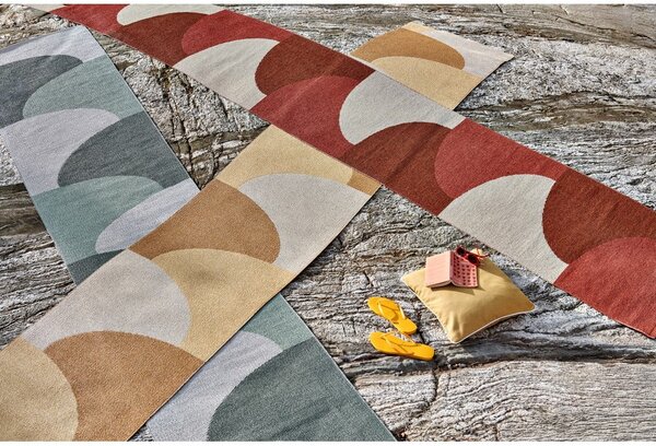 Okrovožltý vnútorný a vonkajší behúň 70x270 cm Hill Ochre Pale Yellow – Pappelina