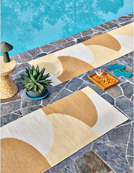 Okrovožltý vnútorný a vonkajší behúň 70x270 cm Hill Ochre Pale Yellow – Pappelina