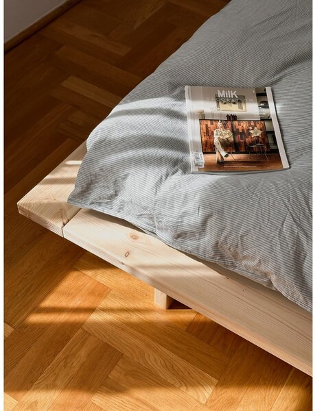 Dvojlôžková posteľ z borovicového dreva s roštom 140x200 cm Japan – Karup Design
